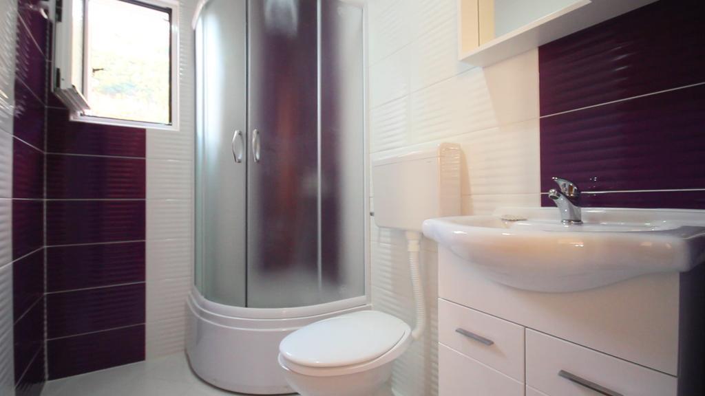 Apartments Percobic Sutomore Bilik gambar