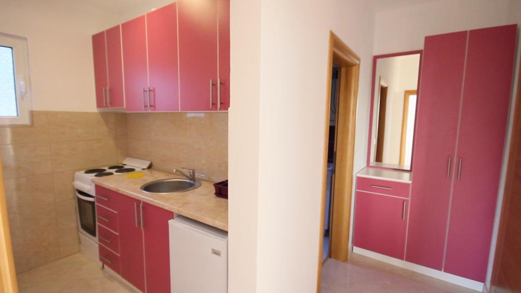 Apartments Percobic Sutomore Bilik gambar