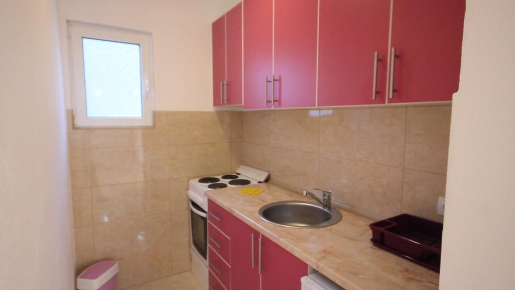 Apartments Percobic Sutomore Bilik gambar