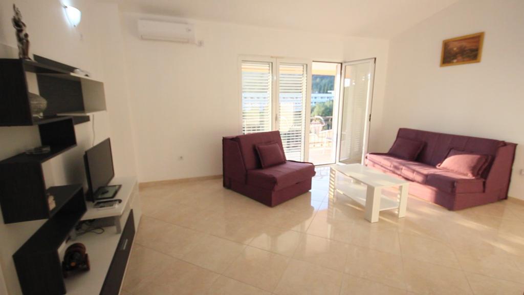 Apartments Percobic Sutomore Bilik gambar