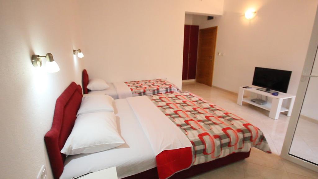Apartments Percobic Sutomore Bilik gambar